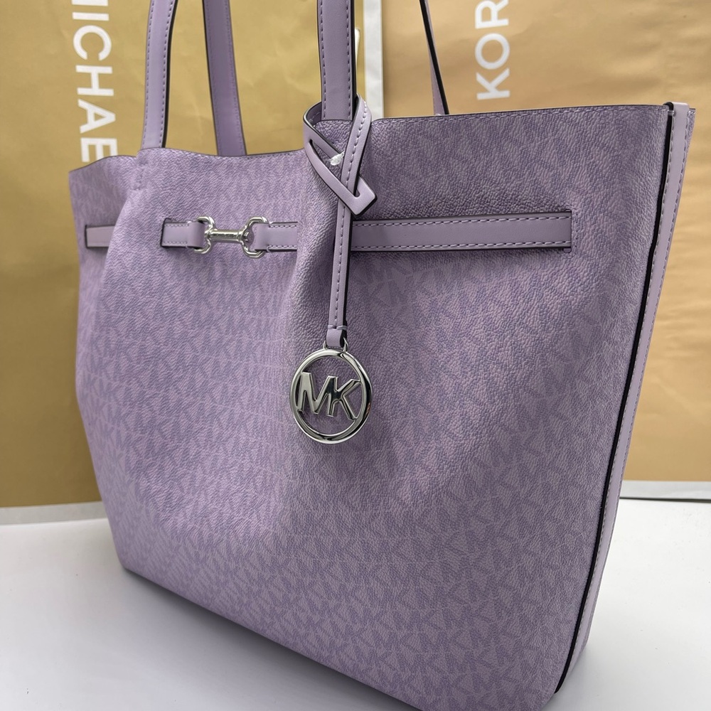 MICHAEL KORS Carson Large Signature Logo CZ Shoulder Tote Bag
Light Quartz
NWT - Picture 4 of 16